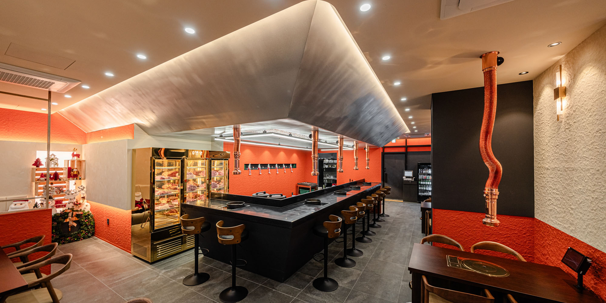 [식당] 모던한 컬러로 우아함을 완성한 식당 인테리어