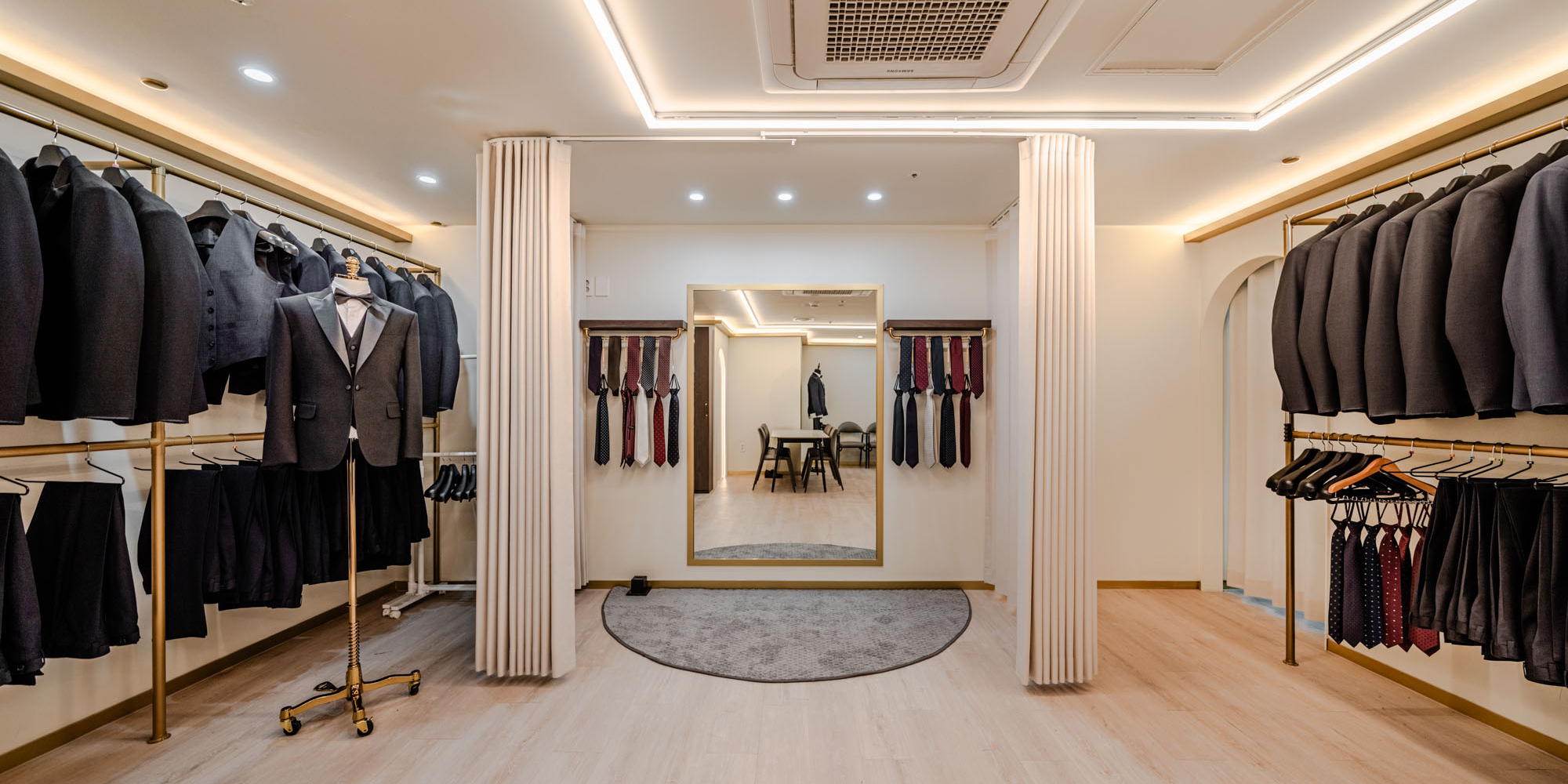 [매장] 우아하고 기품있는 테일러샵 인테리어