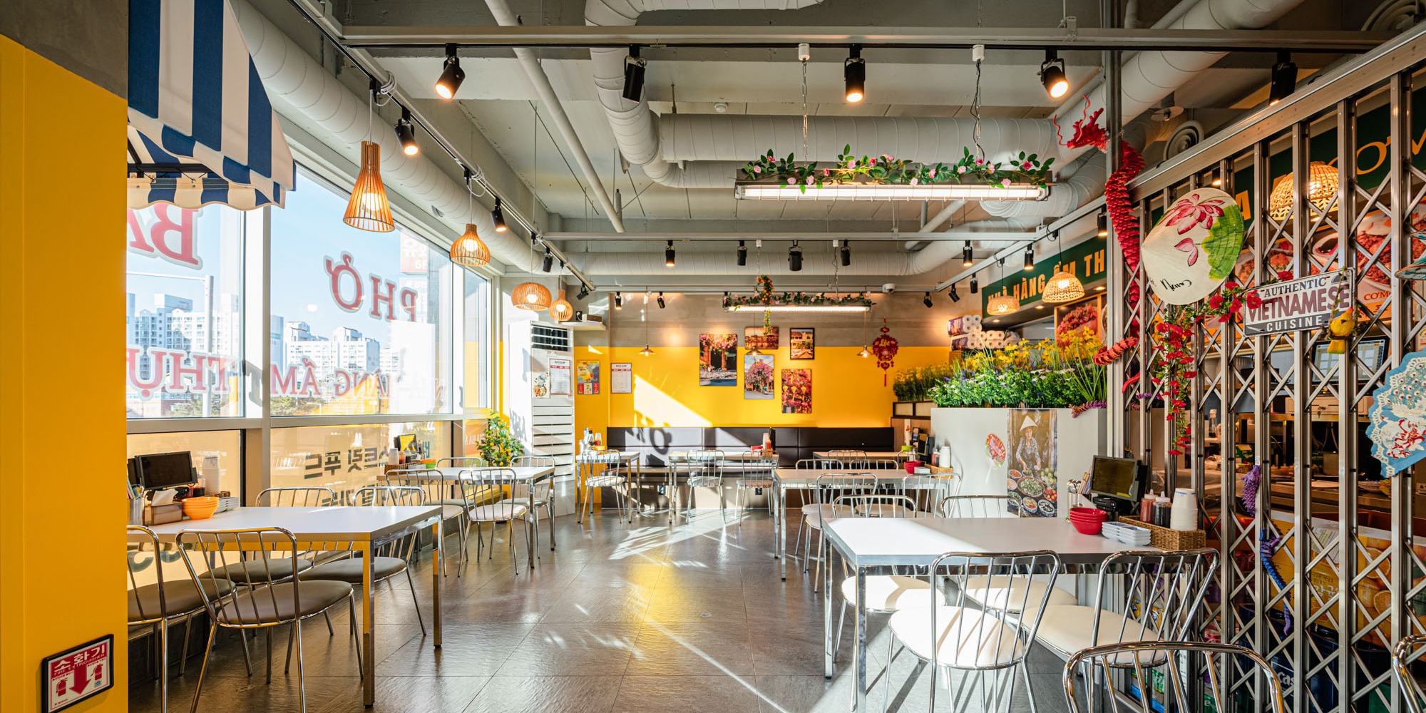 [식당] 현지의 개성감을 확실히 살린 식당 인테리어